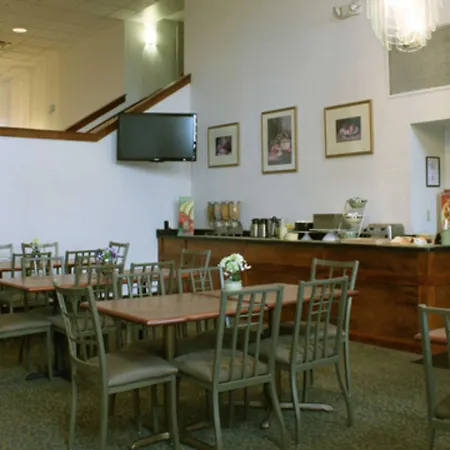 Econo Lodge Akron Gilchrist Road-3