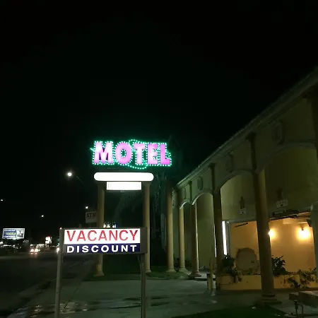 Colonial Pool & Spa Motel-3