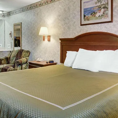 Rodeway Inn & Suites Williamsburg-3