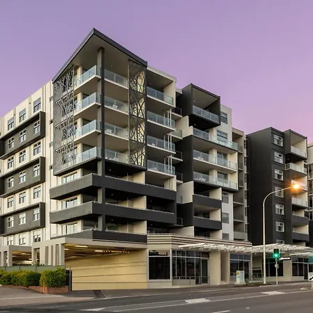 Oaks Brisbane Woolloongabba Suites-3