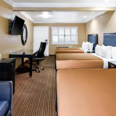 Hollywood Inn Express South-2