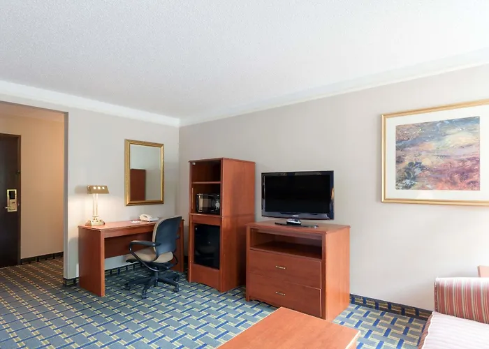 Baymont By Wyndham Memphis East Hotel