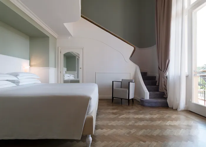 Plaza Hotel Lucchesi Florence