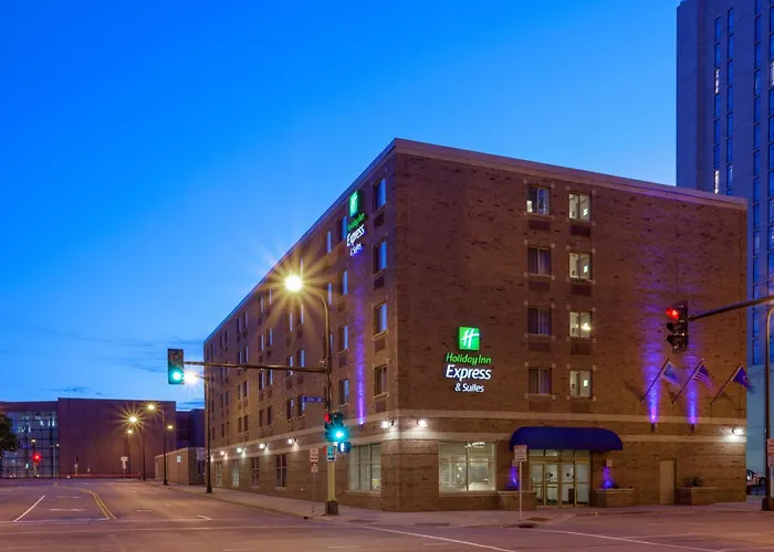 Holiday Inn Express Hotel & Suites Minneapolis-Downtown Convention Center By Ihg