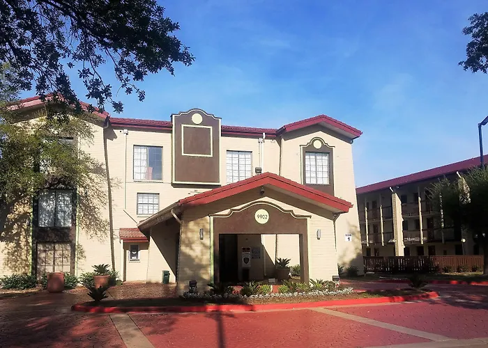 Red Roof Inn & Suites Houston- Hobby Airport