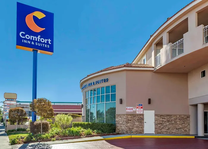 Comfort Inn & Suites Near Universal - N Hollywood - Burbank Los Angeles