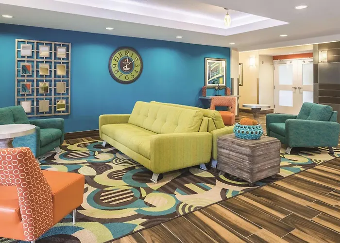 La Quinta By Wyndham Grand Forks Hotel