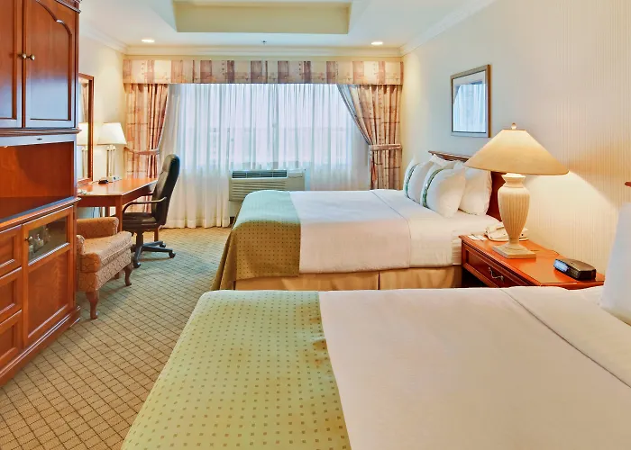 Holiday Inn & Suites Oakville At Bronte By Ihg