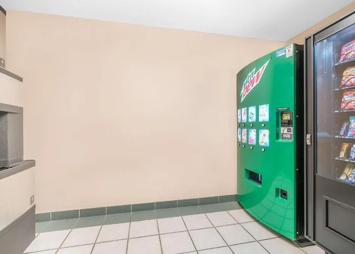 Super 8 By Wyndham Fargo Airport Hotel