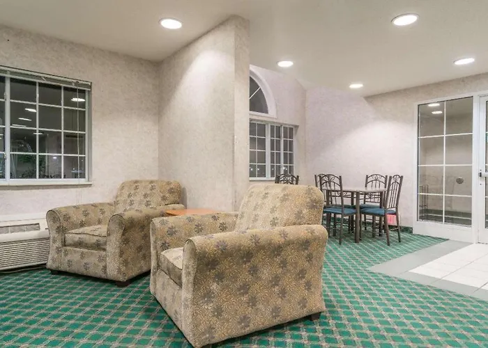 Super 8 By Wyndham Fargo Airport Hotel