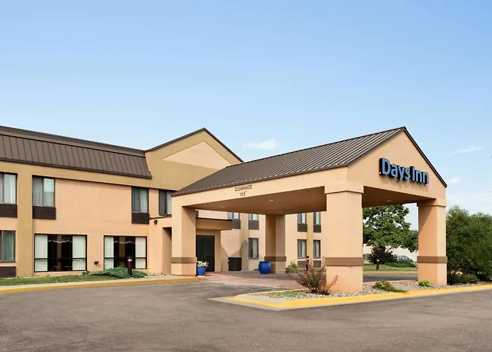 Days Inn By Wyndham Fargo - West Acres