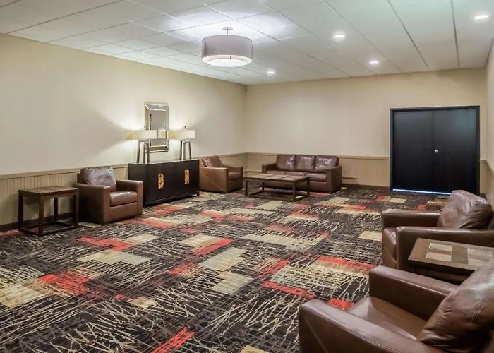 Ramada By Wyndham Grand Forks Hotel