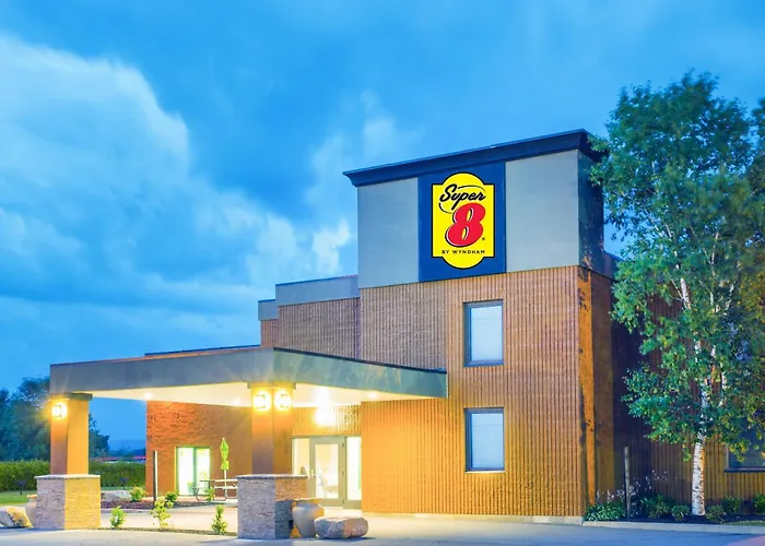 Super 8 By Wyndham Plattsburgh Hotel