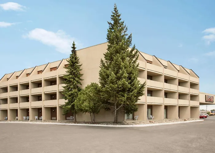 Travelodge By Wyndham Kingston Lasalle