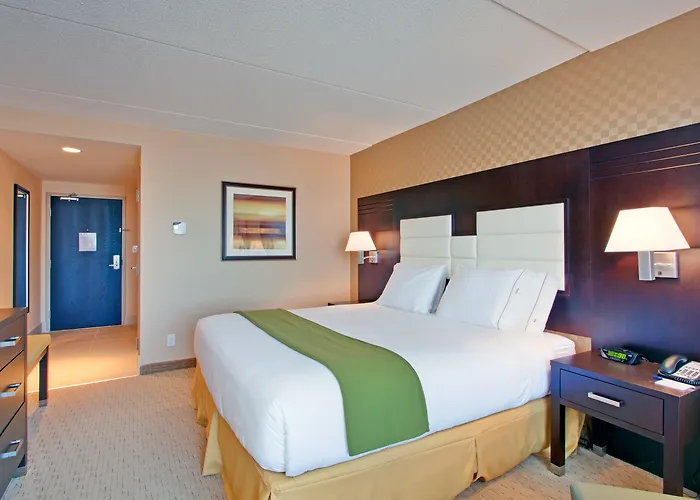 Holiday Inn Express & Suites Ottawa West - Nepean By Ihg