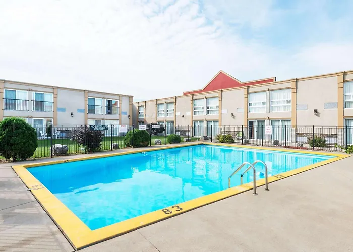 Super 8 By Wyndham Cambridge/Kitchener/Waterloo Area Hotel