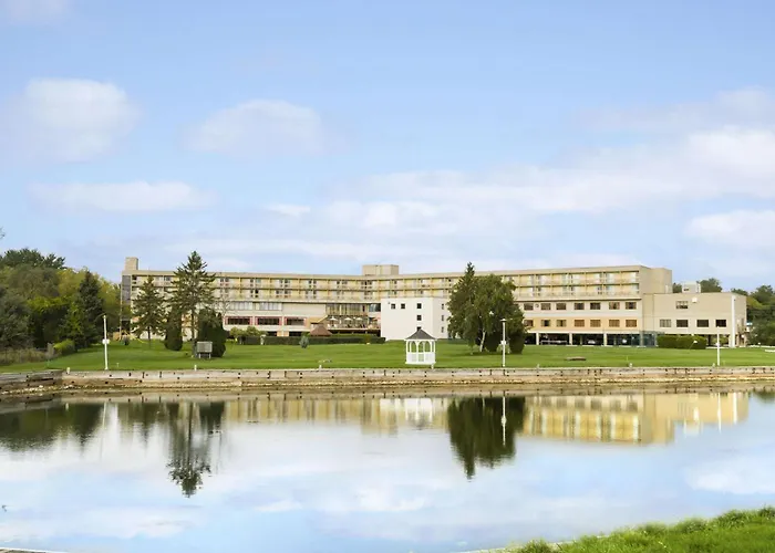 Ramada By Wyndham Belleville Harbourview Conference Center