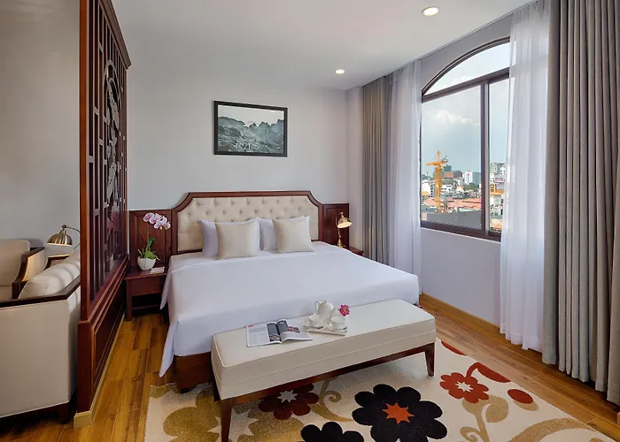 Happy Life Grand Hotel & Rooftop Skybar Ho Chi Minh City