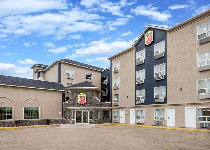 Super 8 By Wyndham Grande Prairie Hotel