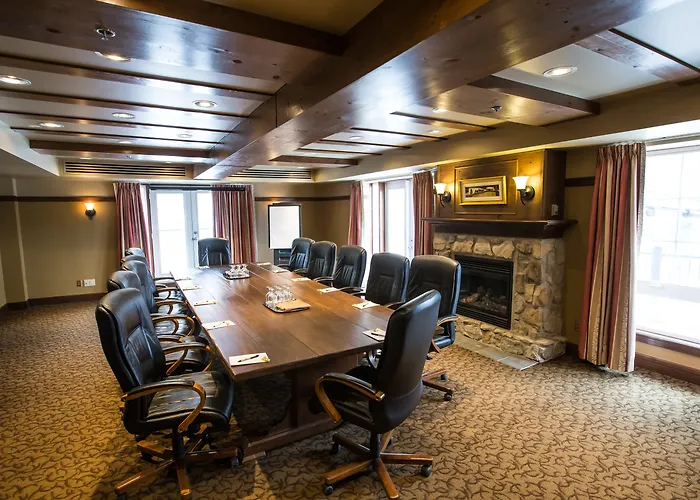 Holiday Inn Express & Suites Tremblant By Ihg Mont-Tremblant