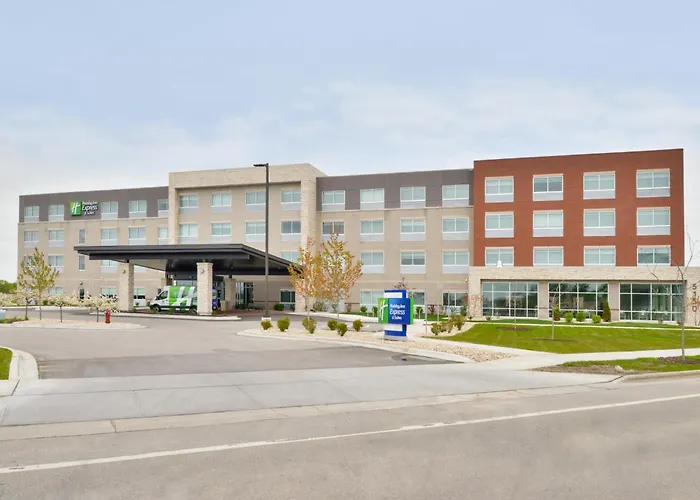 Holiday Inn Express & Suites Madison By Ihg