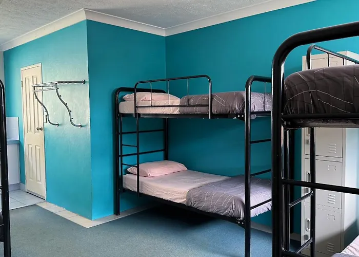 Maxmee Backpackers Resort Gold Coast