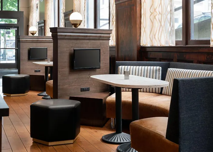 Courtyard Seattle Downtown / Pioneer Square Hotel