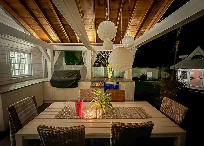 Beautiful Historic Luxury Getaway Villa Niagara-on-the-Lake