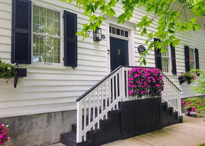 Historic Wilson-Guy House Bed & Breakfast Niagara-on-the-Lake
