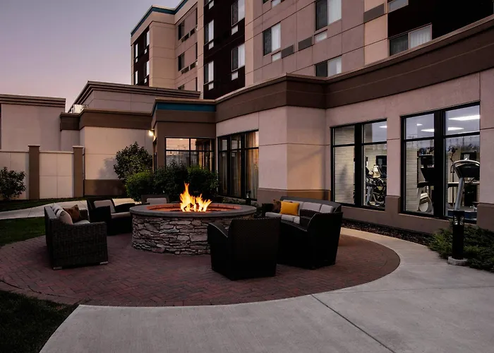 Courtyard By Marriott Edmonton West Hotel