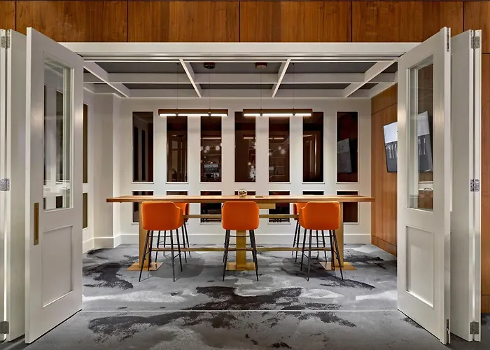 Courtyard By Marriott Calgary South Hotel