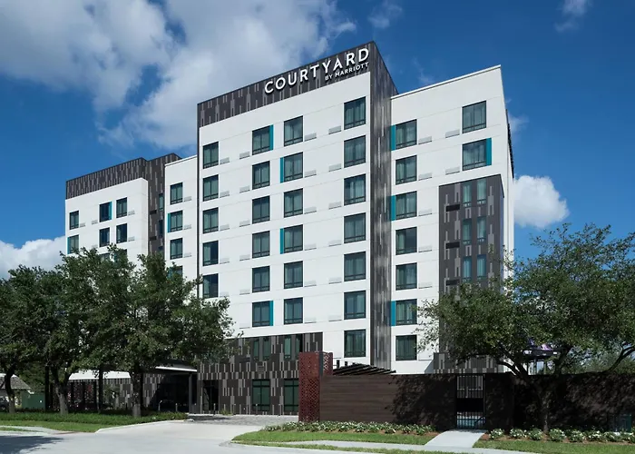 Courtyard By Marriott Houston Heights/I-10 Hotel