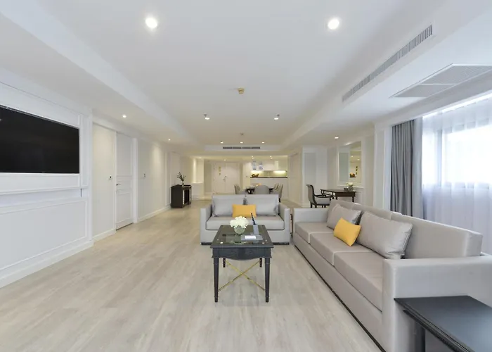 Centre Point Plus Hotel Silom - Newly Renovated Bangkok