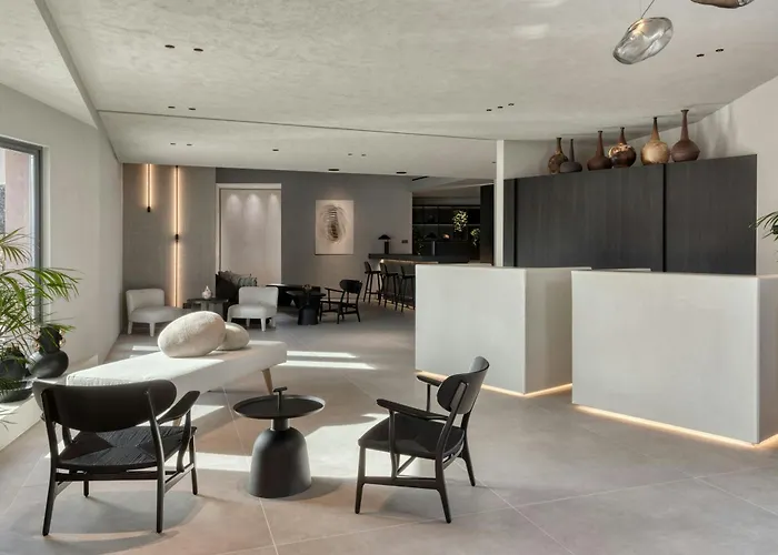 Domes Novos Santorini, Autograph Collection Hotel Oia 