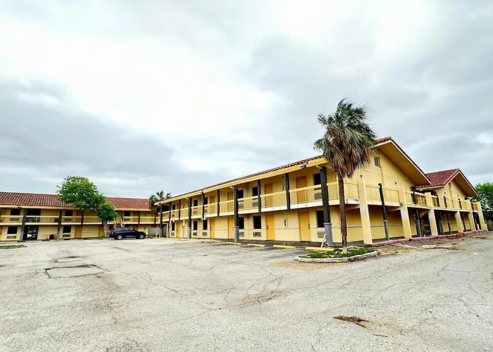 Coratel Inn & Suites By Jasper Wonderland San Antonio