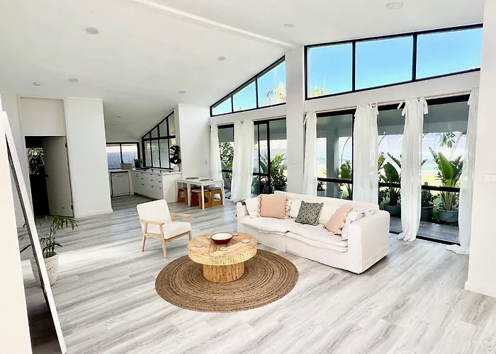 Amazing Ocean Villa Close To Natural Rock Pools Sydney