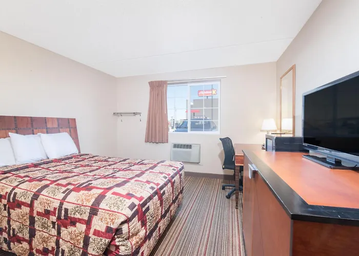 Knights Inn And Suites - Grand Forks