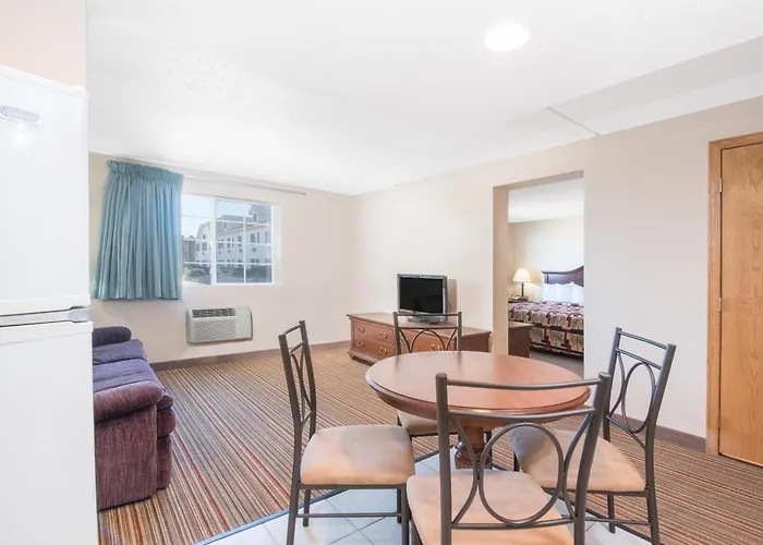 Knights Inn And Suites - Grand Forks