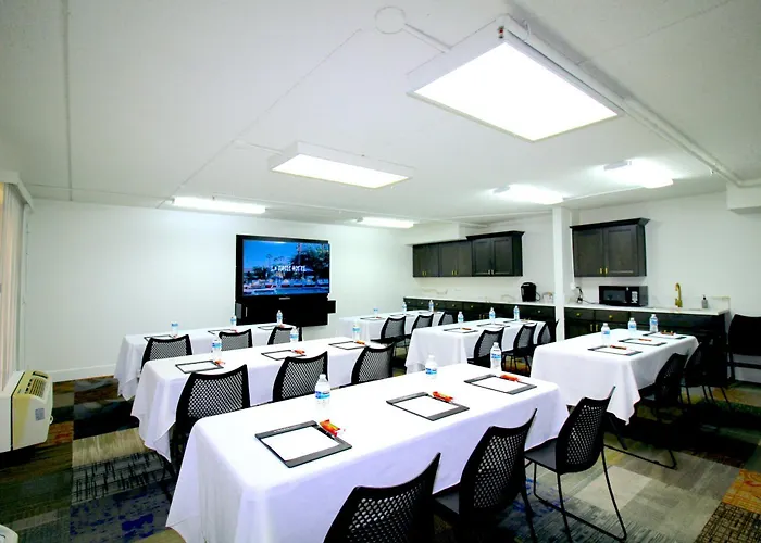 L3 Oasis Hotel Palm Springs