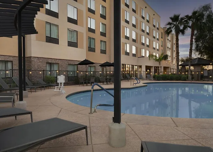 Courtyard Phoenix North / Happy Valley