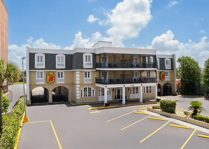 Super 8 By Wyndham New Orleans Hotel