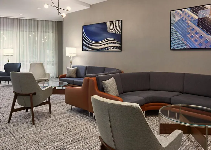 Courtyard By Marriott Hamilton Hotel