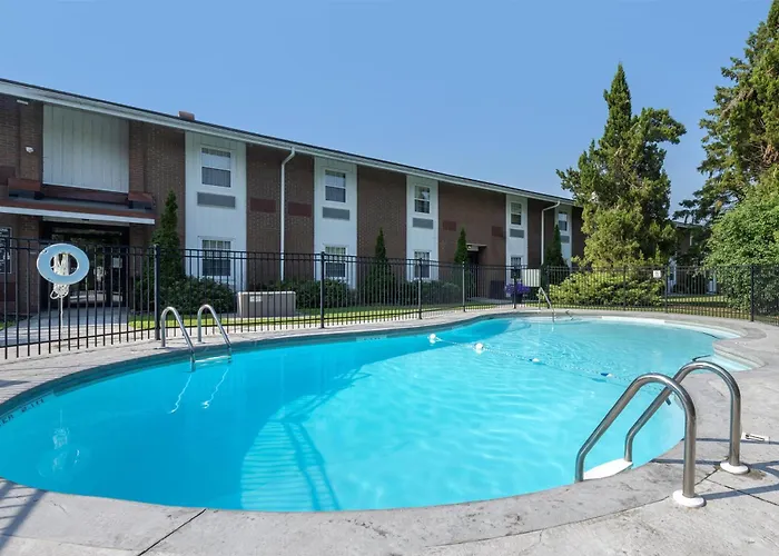 Best Western Parkway Inn & Conference Centre Cornwall