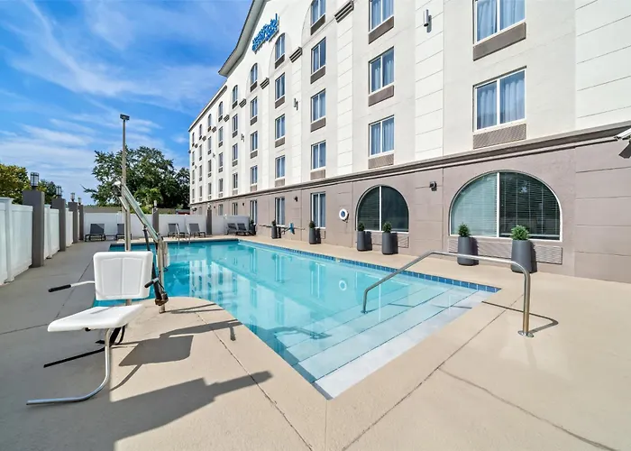 Sonesta Essential Orlando Airport Hotel