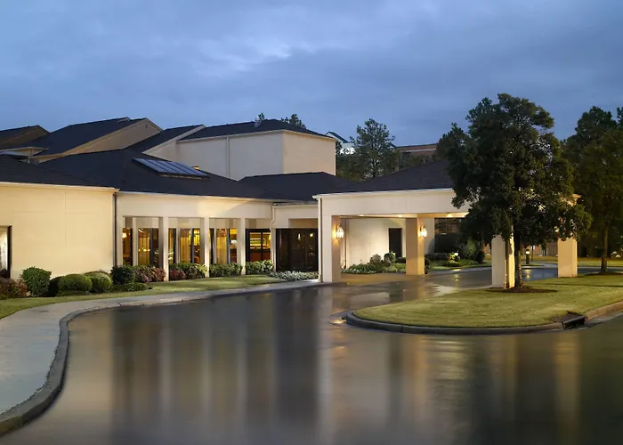 Courtyard By Marriott Memphis East/Park Avenue Hotel