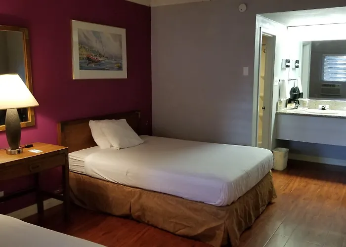 Santa Fe Inn - Pueblo