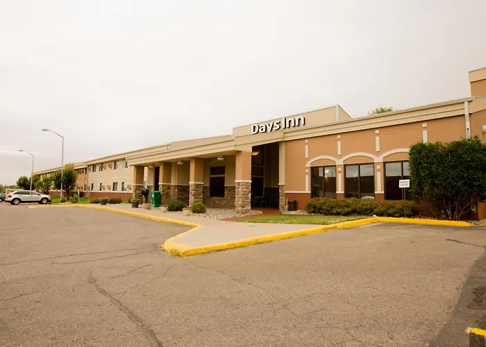 Days Inn By Wyndham Minot