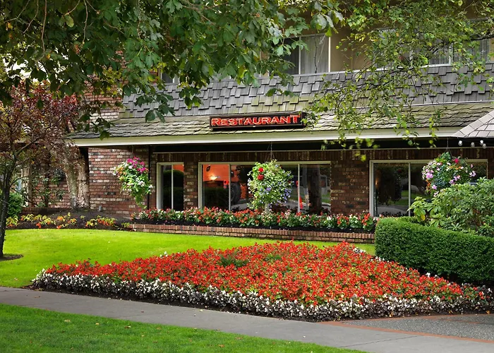 Royal Scot Hotel & Suites, Trademark Collection By Wyndham Victoria