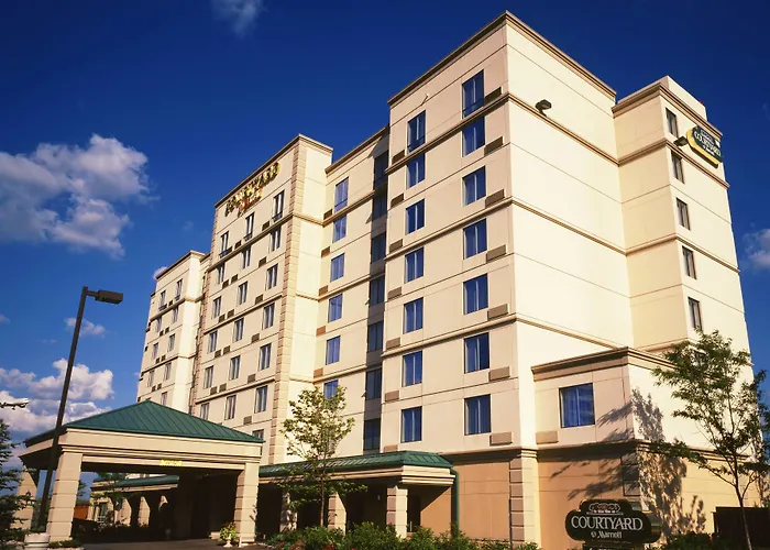 Courtyard By Marriott Toronto Airport Hotel