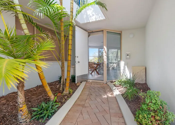 Sandcastles On Currumbin Beachfront, Gold Coast